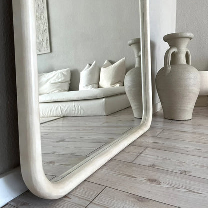Espelho de corpo inteiro gigante com moldura de concreto arqueada – 190 x 100 cm (Liquidação)
